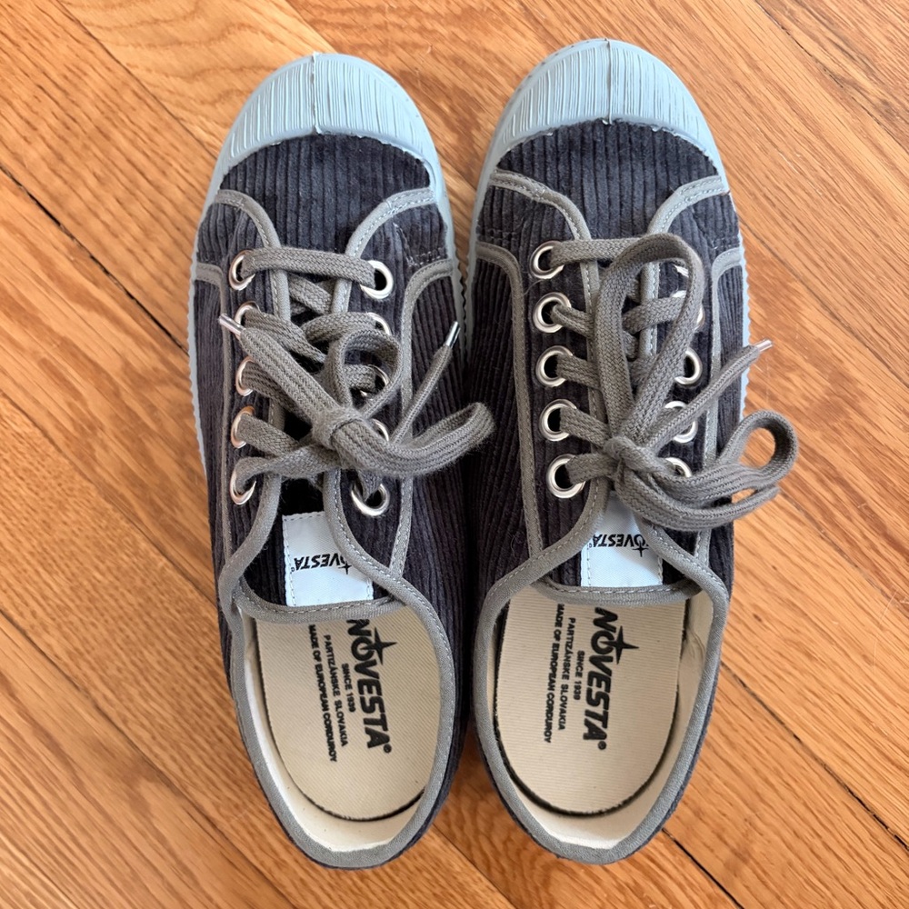 Novesta Women’s Corduroy Gray Low-Top Sneakers